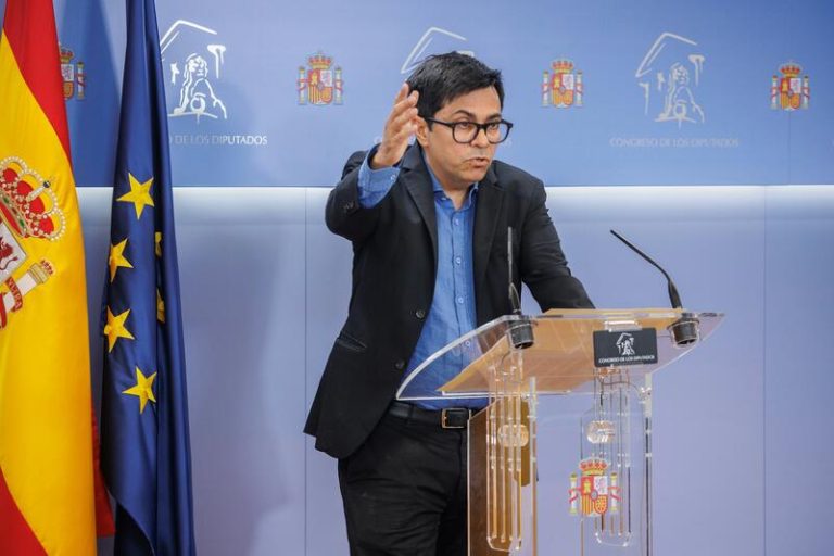 El PP debe definir su postura sobre inmigración: ¿Serán el héroe o el villano?