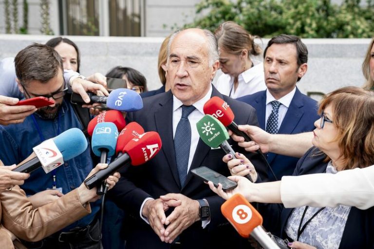 Alcalde de Algeciras lamenta no saber nada de las negociaciones sobre Gibraltar