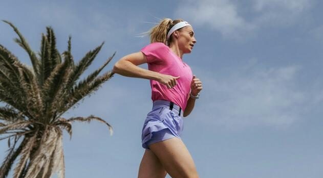 ASICS lanza las zapatillas 'Superblast 2', rediseñadas por 'La Sirena' Lucy Charles-Barclay