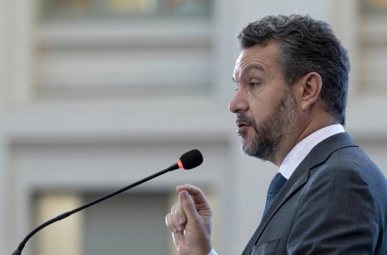 Cifras sorprendentes: La CNMV gestionó 1.350 reclamaciones en el último año, con un descenso del 10,8%