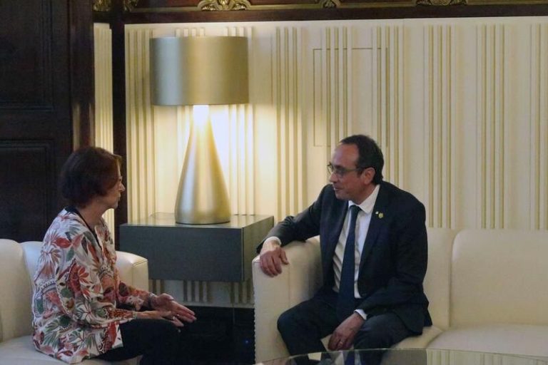 Josep Rull mantiene su primera audiencia con la síndica de Greuges