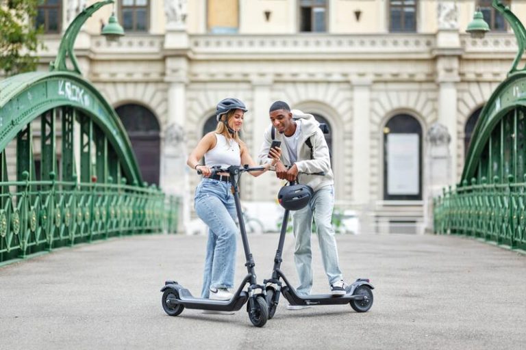 Los nuevos patinetes eléctricos KQi 100P y KQi 100F de NIU ofrecen una autonomía de 29 Km