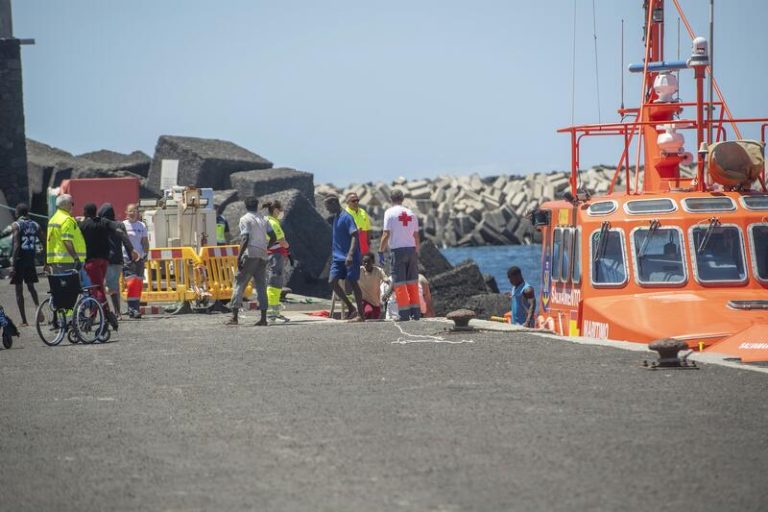 Rechazo rotundo del Consejo Insular de El Hierro al plan de convertir el puerto de La Estaca en refugio para niños migrantes