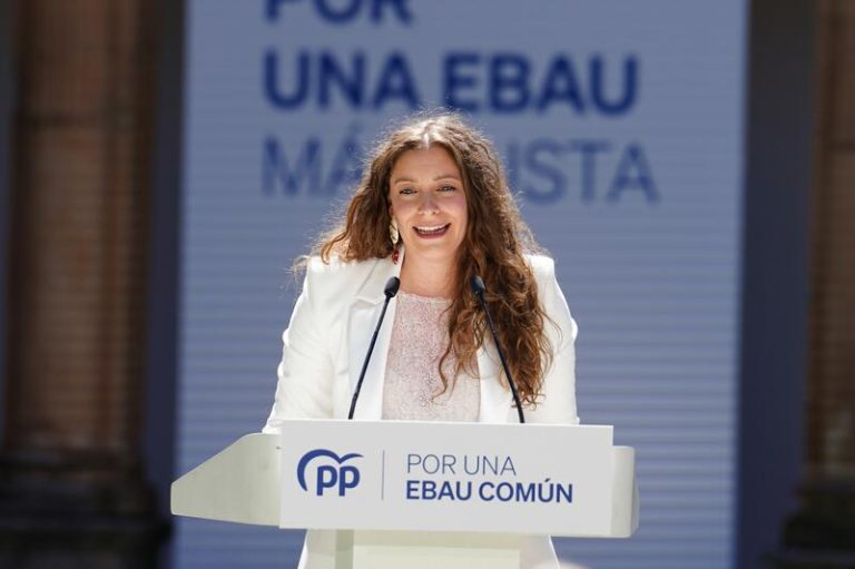 El PP exige que el Gobierno incremente de 50 a 100 millones las ayudas para libros de texto: 