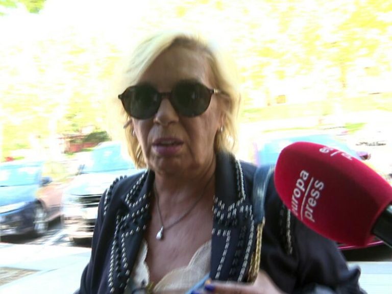 Carmen Borrego, evita hablar sobre la calle en homenaje a María Teresa Campos: 