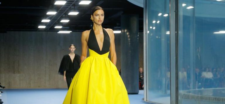 Carolina Herrera presentó su colección Primavera 2025 en la Semana de la Moda de Nueva York