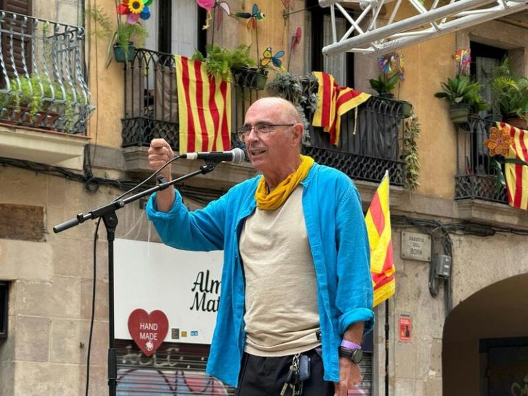 Llach advierte que Illa continuará fragmentando Cataluña y pide no caer en engaños