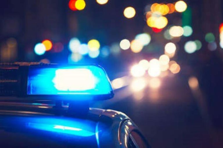 ¡Increíble! Automovilista se da a la huida tras chocar y dejar a una mujer atrapada en su vehículo