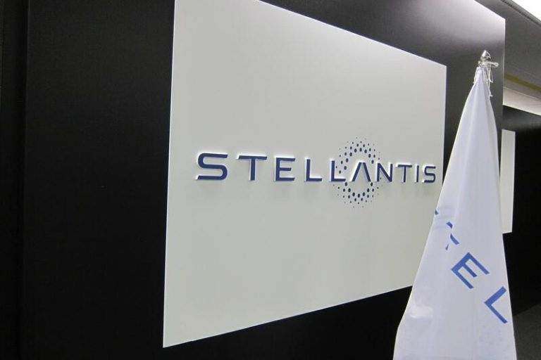 Stellantis y Petronas lanzan una gama de lubricantes reciclados