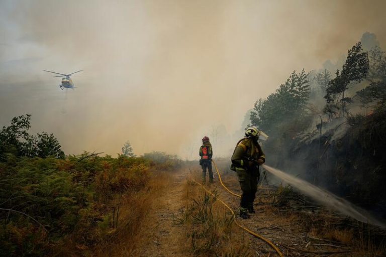 Estabilizado el incendio forestal de Muíños que afecta a 45 hectáreas del parque natural de O Xurés