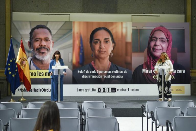 Redondo afirma que en España hay actitudes xenófobas aunque no sea un país racista