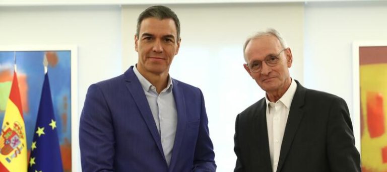 Antón Costas comparte con Pedro Sánchez el informe del CES sobre la realidad socioeconómica y laboral de 2023