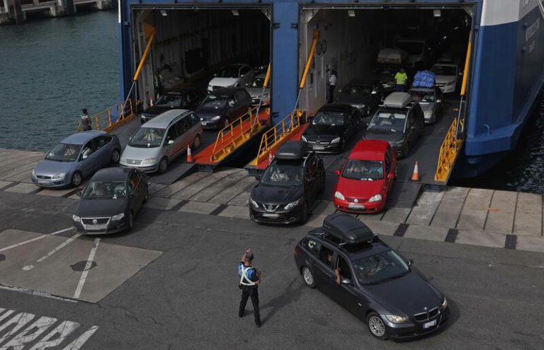 Algeciras y Tarifa: 1,2 millones de viajeros marcan el fin del éxodo vacacional