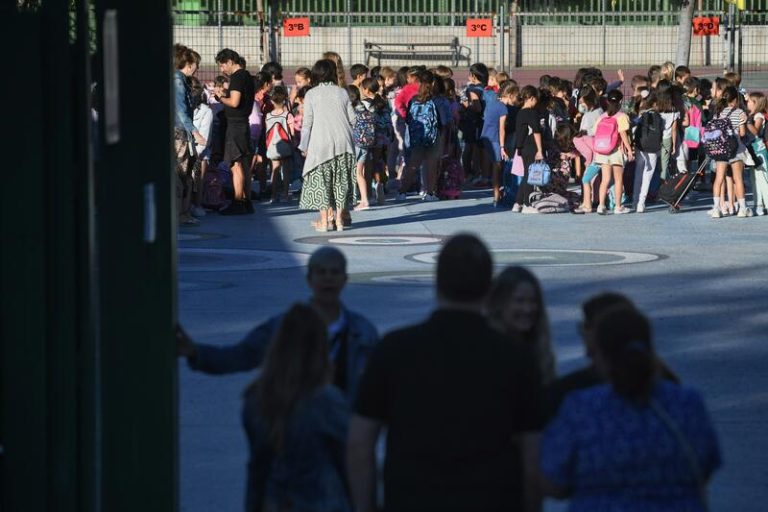  La FAPA Giner de los Ríos presiona para que el Consejo Escolar madrileño valore la propuesta de Ayuso sobre la jornada escolar