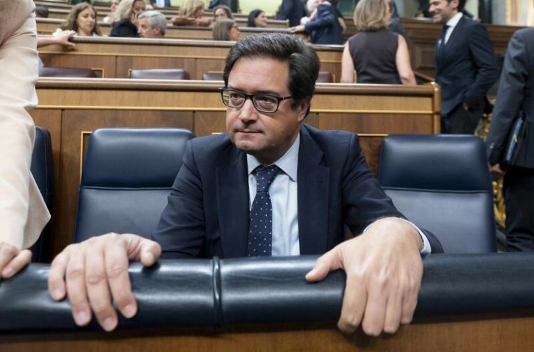 El Gobierno publica los colaboradores del bono social para conexión a Internet, dotado con 30 millones
