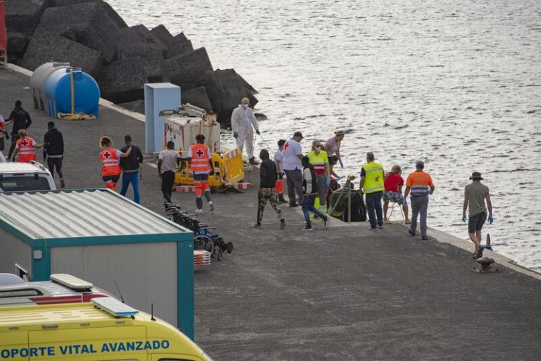 El Gobierno pide al Consejo de Estado dictamen sobre el procolo de menores migrantes aprobado por Canarias