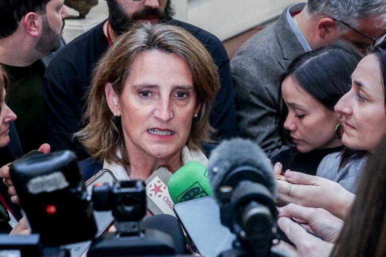 Teresa Ribera: La política que enfrenta a cazadores y ganaderos por un futuro más sostenible en España
