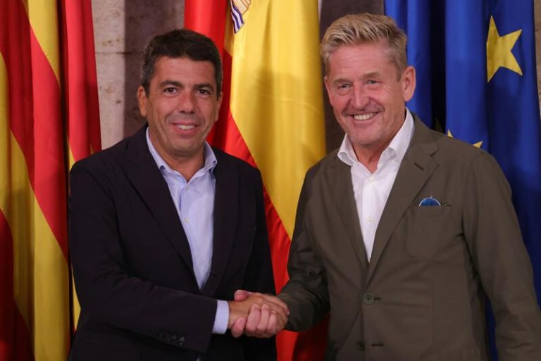 Mazón confía en el futuro de la megafábrica de Sagunto tras conversar con el director ejecutivo de Seat