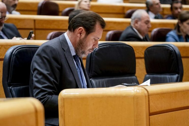 Puente afirma que el tren de alta velocidad entre Huelva y Sevilla no se ha descartado y culpa al Gobierno de Rajoy por la demora