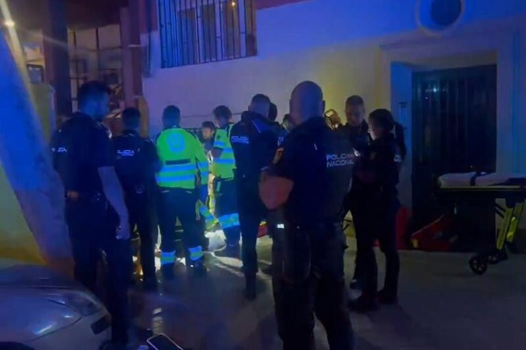 Mujer de 63 años sufre grave lesión en incendio devastador en su hogar en Tetuán