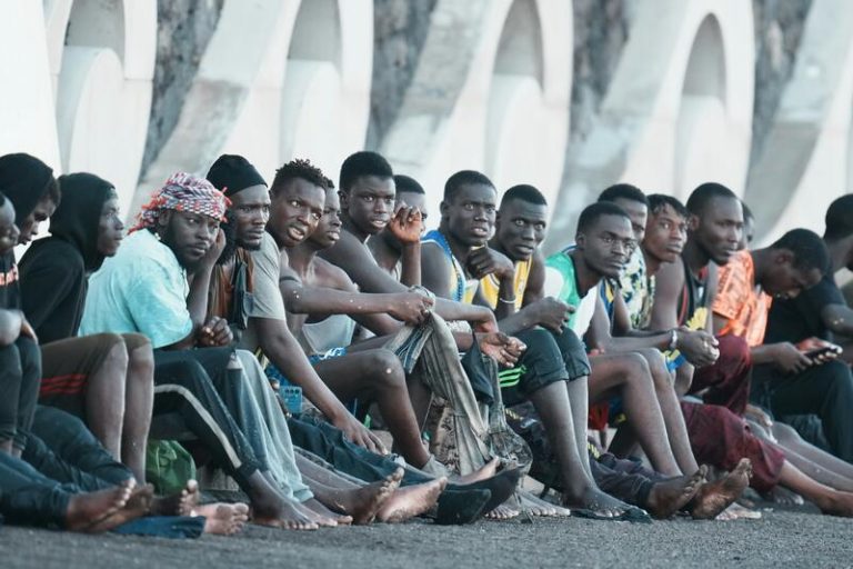Llegan a Canarias once embarcaciones con más de 630 migrantes