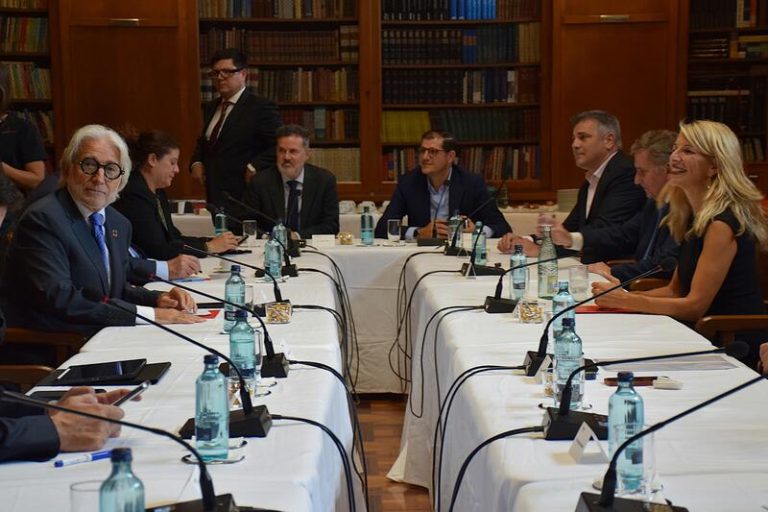 Díaz se reúne con Sánchez-Llibre y representantes del sector empresarial catalán
