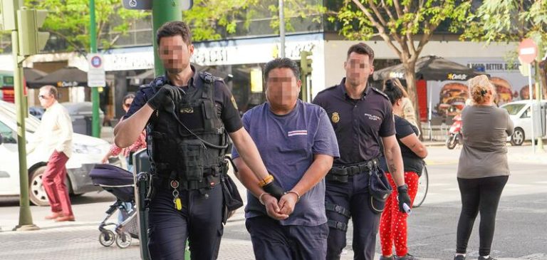 Sevilla: Hombre enfrenta juicio por asesinato de su pareja en 2022 - Cuerpo arrojado al Guadalquivir