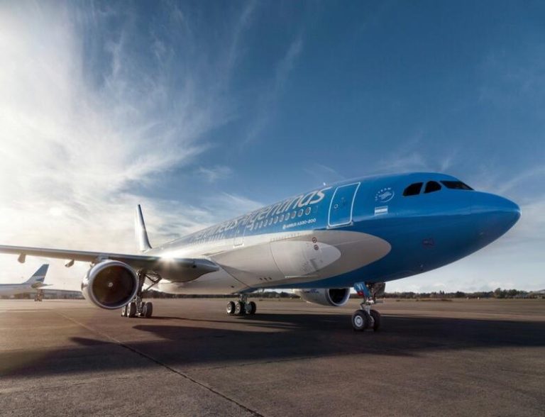 Javier Milei negocia la venta de Aerolíneas Argentinas