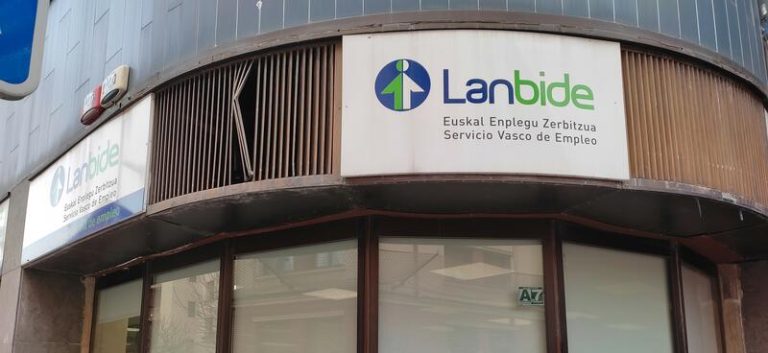 Detenidos dos hombres por el cobro irregular de 300.000 euros en ayudas sociales en el País Vasco