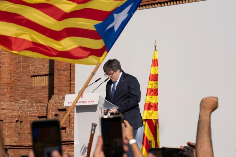 ¡Escándalo en Cataluña! Tres jueces decidirán si se investiga a los ex responsables del Govern por la salida de Puigdemont