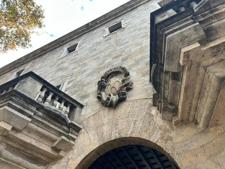 La Audiencia confirma la condena de un año de prisión a un hombre por acosar a su vecina