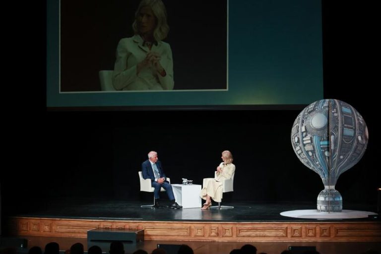 Borrell denuncia: 