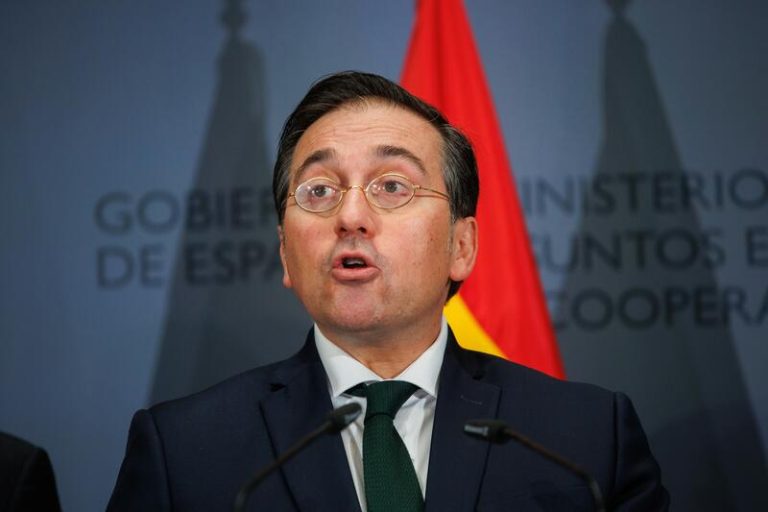 Albares insta a 