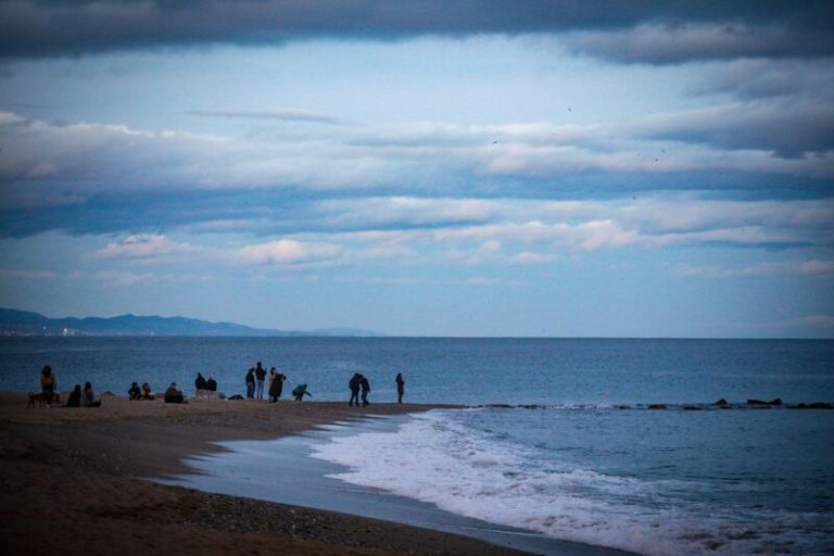 Previsión del tiempo: descenso de temperaturas y continúa la alerta por lluvias