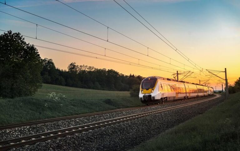 Indra revoluciona la señalización digital, gestión de tráfico y boletos en Innotrans