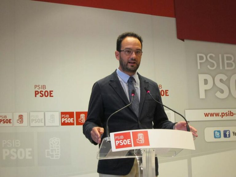 López ficha a Antonio Hernando como secretario de Estado de Telecomunicaciones