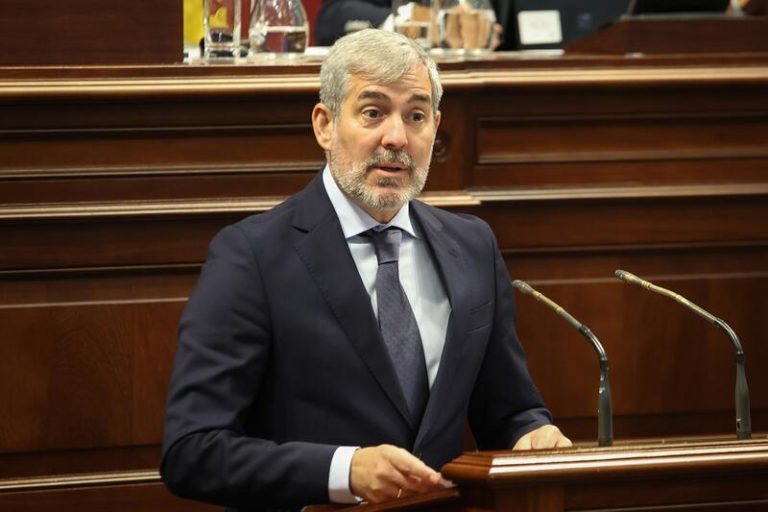 Clavijo critica la vinculación política de la Fiscalía y rechaza acoger a menores como 