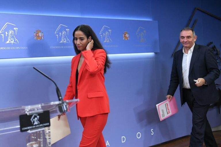 Sumar afirma que Ejecutivo negociará con Interior detener deportaciones y acoger a saharauis en Barajas