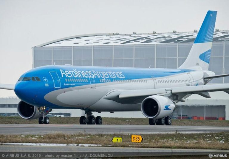 El Gobierno de Milei facilita la entrada de compañías aéreas extranjeras al mercado nacional