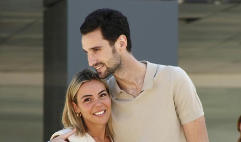 Alba Silva y Sergio Rico anuncian el nacimiento de su hija Carla