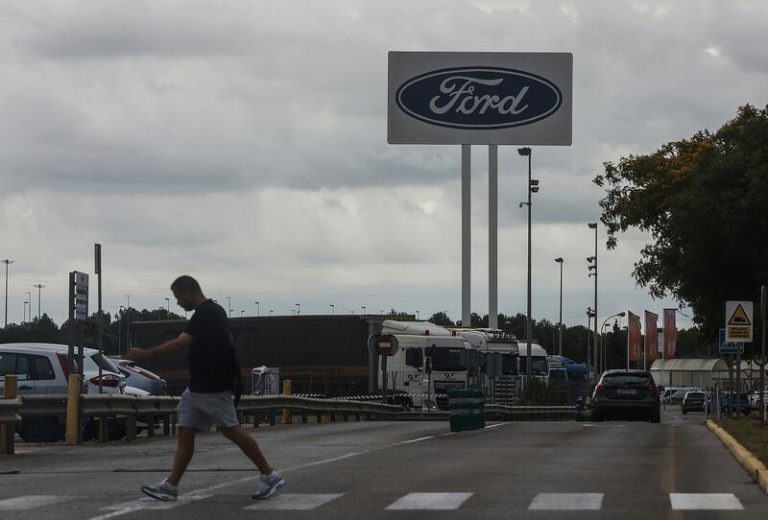 Ford Almussafes cierra fábrica de coches durante cuatro jornadas en octubre y tres en la planta de motores