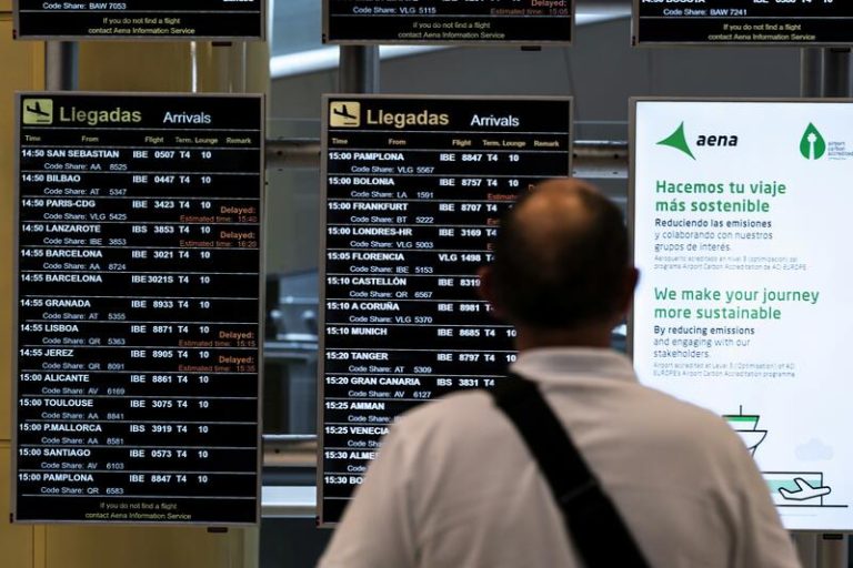 Bruselas abre consulta popular sobre el sello UE que informará a pasajeros de la huella de CO2 de sus vuelos