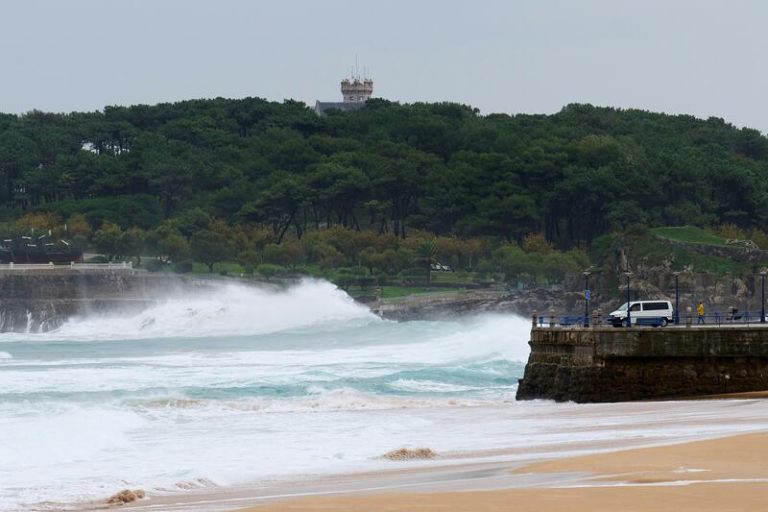 La borrasca Aitor activa la alerta en 25 provincias españolas