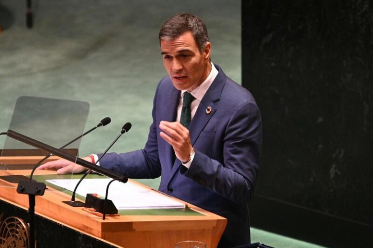 Sánchez muestra su apoyo a los militares españoles en FINUL y pide a las partes que pongan fin a la 