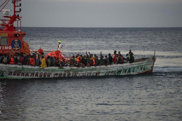 Canarias ve frustrado su plan de autorizar ONG con menores migrantes