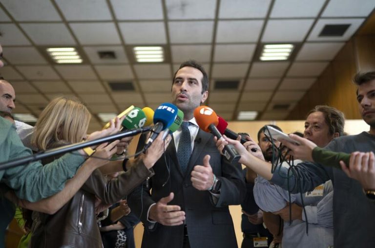 Carlos Cuerpo dice que el Gobierno analizará el reparto del déficit del 2,5% entre Estado y ayuntamientos
