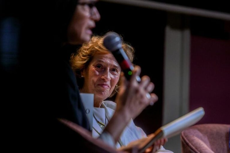 Entreculturas supera los 100 episodios de su podcast 'Voces por una Causa', que presenta Julia Navarro
