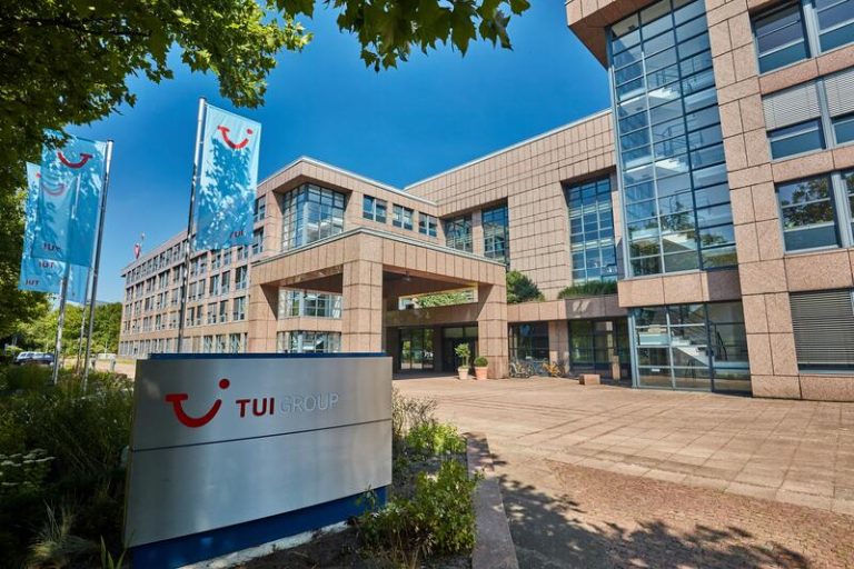 TUI acelera la transformación de su unidad mercados y aerolíneas