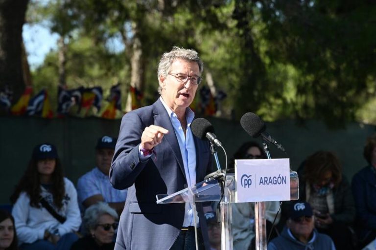 Feijóo propone incrementar hasta las 26 semanas los permisos de paternidad y maternidad para las familias monoparentales