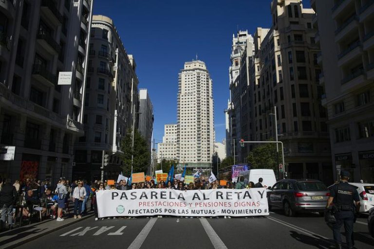 Abogados en situación complicada por la mutualidad piden al Gobierno una solución al RETA y pensiones decentes